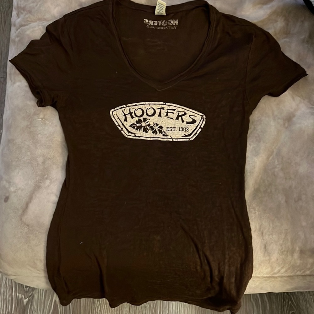 Vintage hooters T shirt